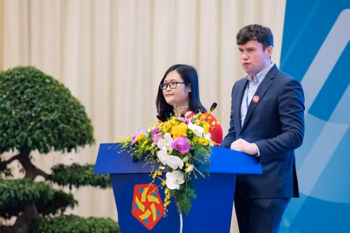 Vietnamese National Assembly deputy Ha Anh Phuong and IPU Board President of the Forum of Young Parliamentarians Dan Carden deliver the statement.