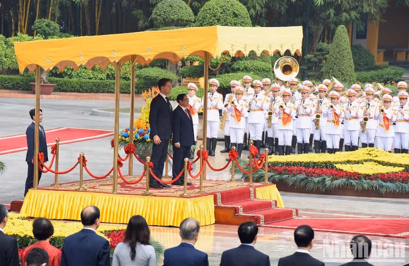 [In Pictures] PM Pham Minh Chinh chairs welcome ceremony for Dutch PM Mark Rutte ảnh 4