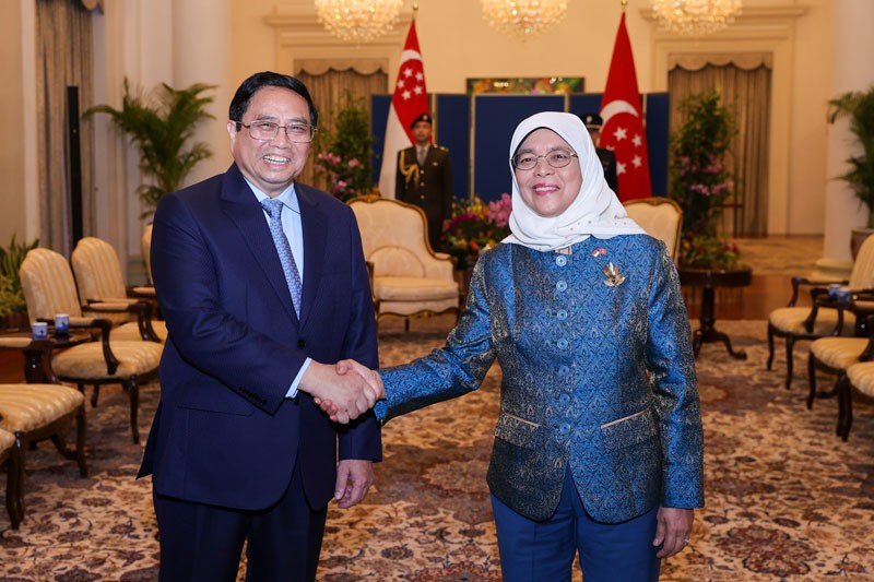 Prime Minister Pham Minh Chinh and President of Singapore Halimah Yacob (Photo: Nhat Bac)