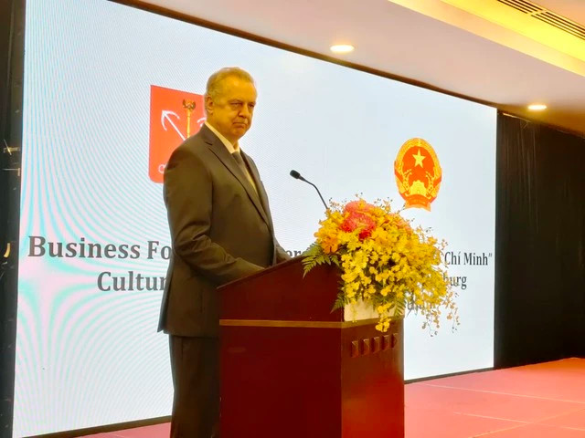 Grigoriev Evgeny Dmitrievich, Chairman of the Committee for External Relations of St. Petersburg, speaks at the forum. (Photo: MINH PHUONG)