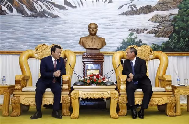 At the meeting between Vietnamese Deputy Minister of Public Security Sen. Lieut. Gen Luong Tam Quang and Lao Deputy Prime Minister and Minister of Public Security Gen. Vilay Lakhamphong. (Photo: VNA)