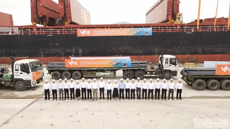 At the ceremony to ship the first batch of steel to the US (Photo: NDO)