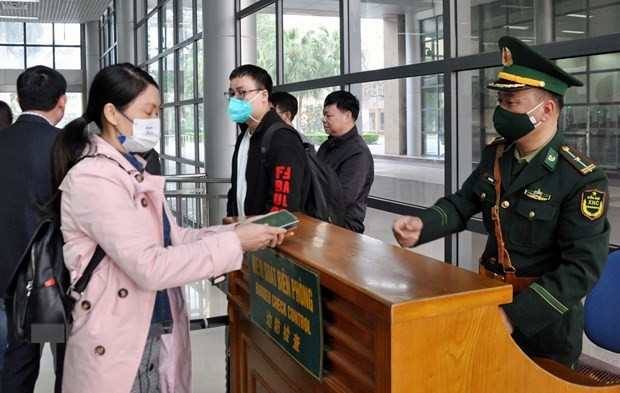 People conduct entry-exit procedures. (Photo: VNA)