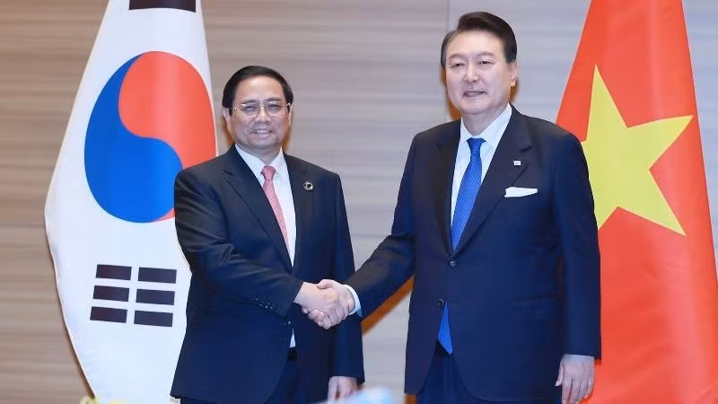 Prime Minister Pham Minh Chinh (left) and Republic of Korea (RoK)'s President Yoon Suk-yeol. (Photo: Duong Giang)