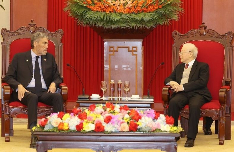 General Secretary of the CPV Central Committee Nguyen Phu Trong (R) and MIU General Secretary Miguel Mejia (Photo: VNA)