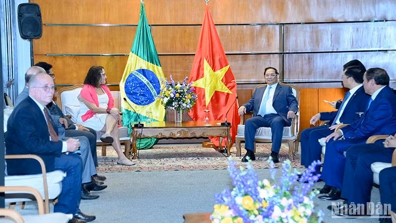 PM Pham Minh Chinh hosts a reception for President of the Communist Party of Brazil Luciana Santos (Photo: NDO)
