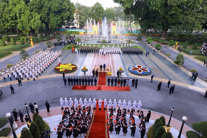 The welcome ceremony held in Hanoi