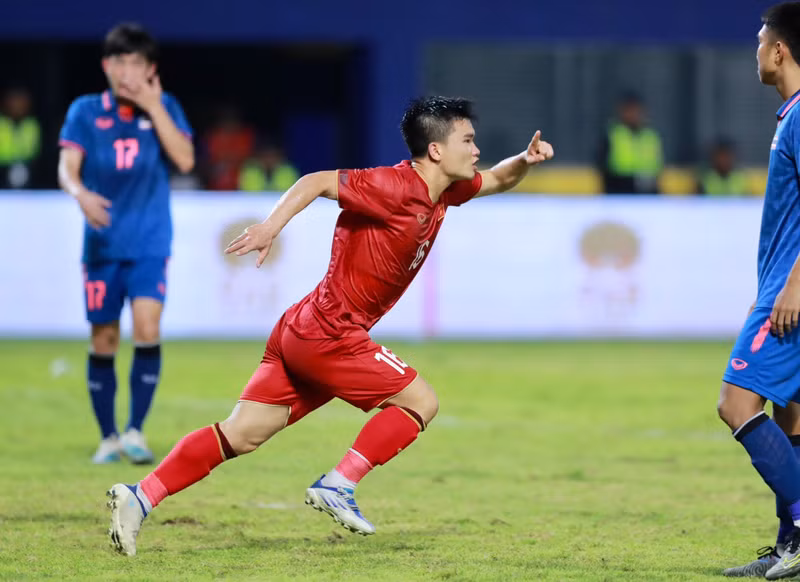 Le Quoc Nhat Nam celebrates scoring an equaliser for Vietnam during their last Group B clash against Thailand in the 32nd SEA Games on May 11.