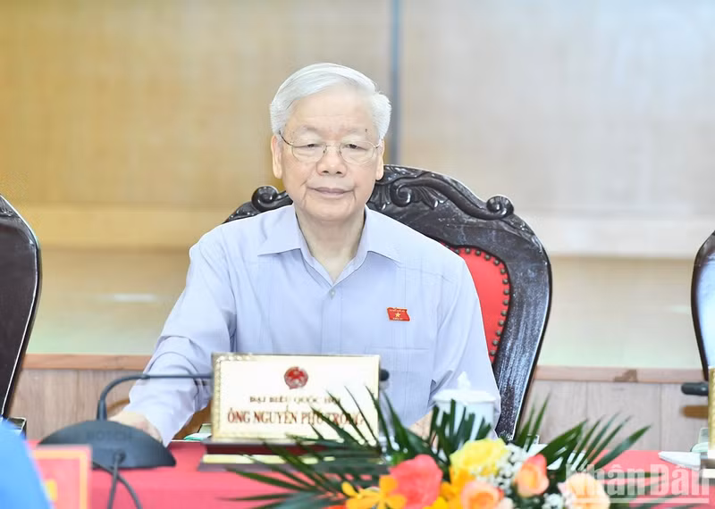 Party General Secretary Nguyen Phu Trong attends the meeting with voters in Hanoi.