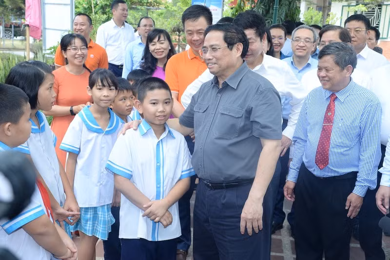 Prime Minister Pham Minh Chinh visits children at SOS Children's Village Nha Trang (Photo: THANH GIANG)