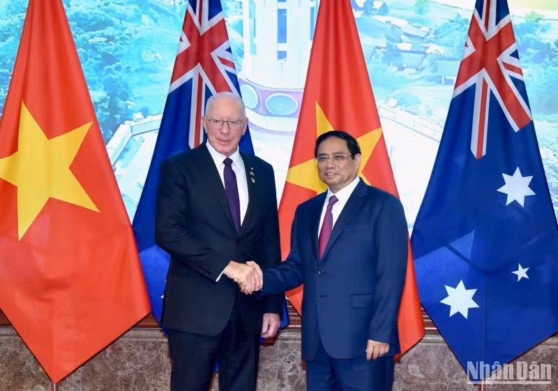 PM Pham Minh Chinh (R) and Australian Governor-General David Hurley. (Photo: NDO)
