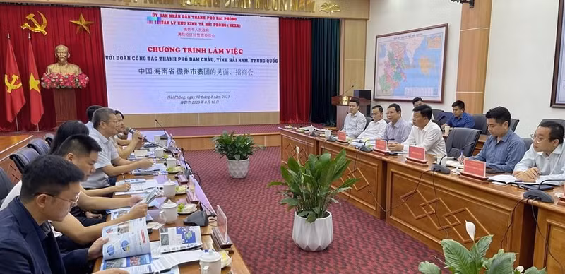 Delegates attend the working session (Photo: VNA)