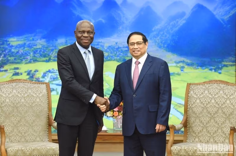 Prime Minister Pham Minh Chinh and Director-General of the International Labour Organisation (ILO) Gilbert F. Houngbo (Photo: TRAN HAI/NDO)
