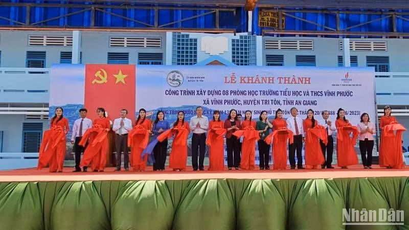 Delegates inaugurate the classrooms at Vinh Phuoc Primary and Secondary School.