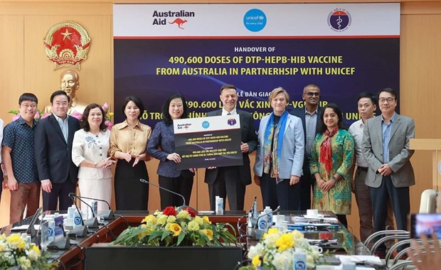 Delegates at the handover ceremony of the DPT-HBV-Hib vaccine.