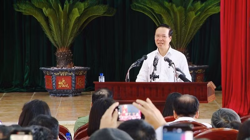 President Vo Van Thuong speaks at a meeting during his visit to Xuan Kien commune of Xuan Truong district, Nam Dinh province on May 19. (Photo: NDO)