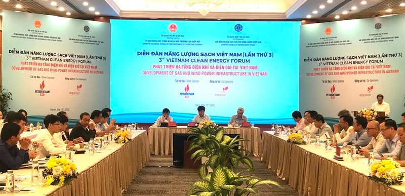 Delegates attend the forum.