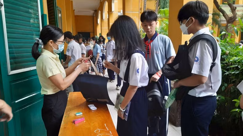 This year, a room is set aside at each test site for students to store their personal belongings, before entering the exam room.