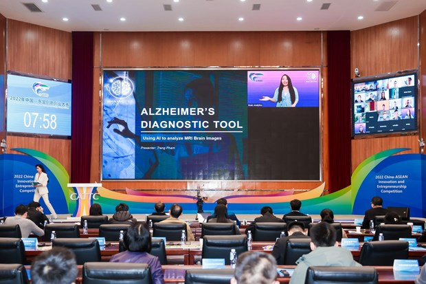 Pham Thi Nhu Trang, a final year student at the International University under the Vietnam National University Ho Chi Minh City speaking at the award ceremony (Photo: CAIEC 2022)