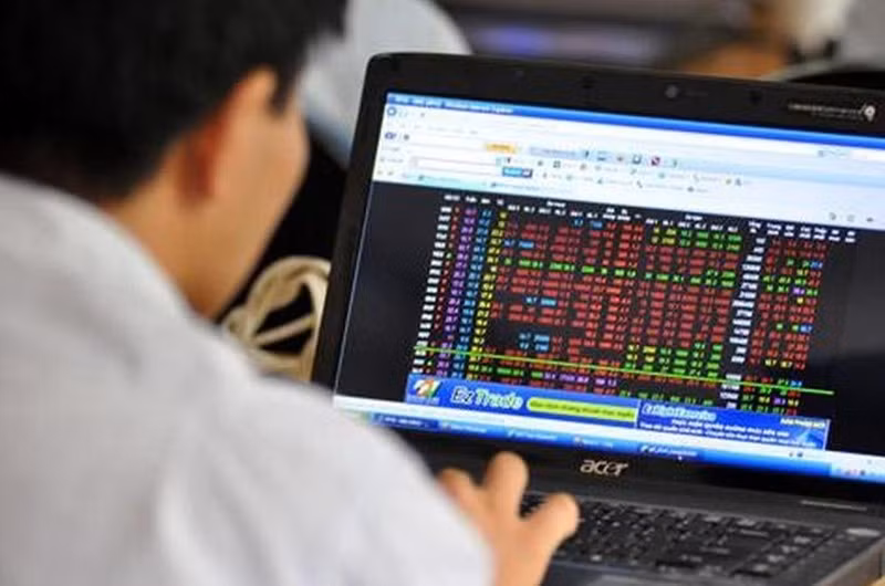 VN-Index dropped 0.23% to 1,234.05 points on August 15. (Illustrative image)