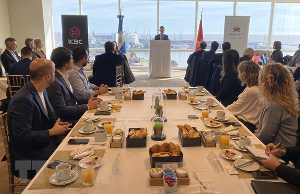 The event gathers close to 30 Argentine enterprises. (Photo: VNA)