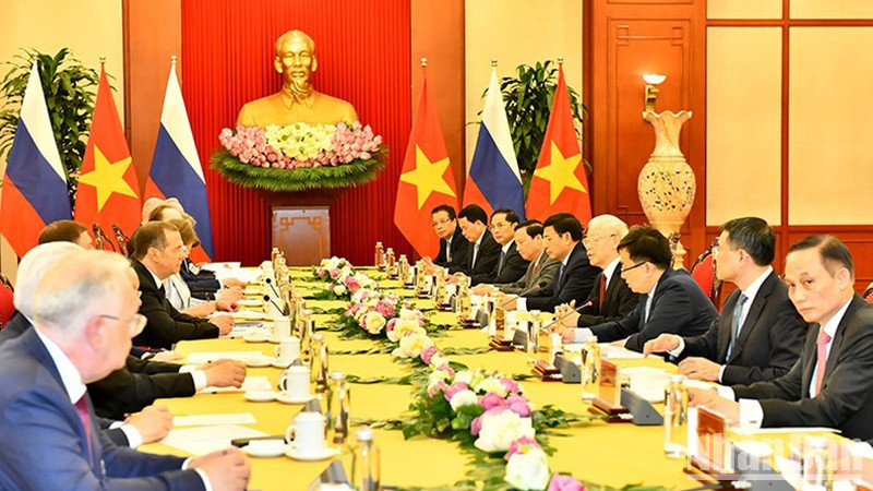 Party General Secretary Nguyen Phu Trong holds talks with Chairman of the United Russia Party and Deputy Chairman of the Security Council of Russia Dmitry Medvedev (Photo: DANG KHOA)
