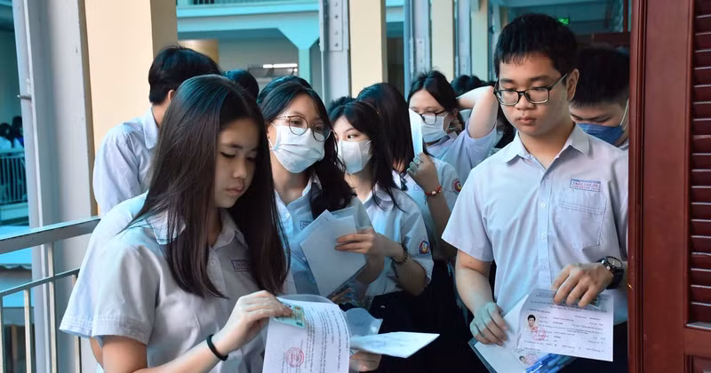 On June 6 and 7, as many as 158 exam venues in Ho Chi Minh City begin to carry out exam procedures for candidates.