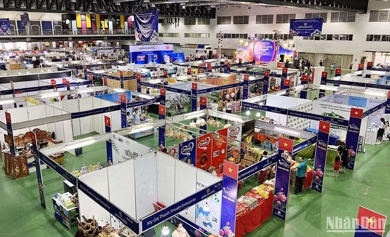 The Vietnam-Laos Trade Fair 2022 held in Vientiane. (Photo: TRINH DUNG)