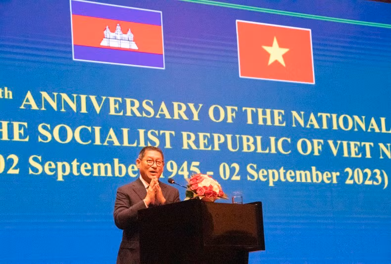 Deputy Prime Minister of Cambodia Sok Chenda Sophea extends his best congratulations to the Vietnamese Government and people (Photo: NDO)