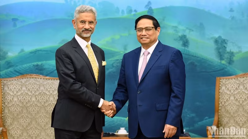 Prime Minister Pham Minh Chinh (R) and Indian Minister of External Affairs S. Jaishankar. (Photo: NDO)