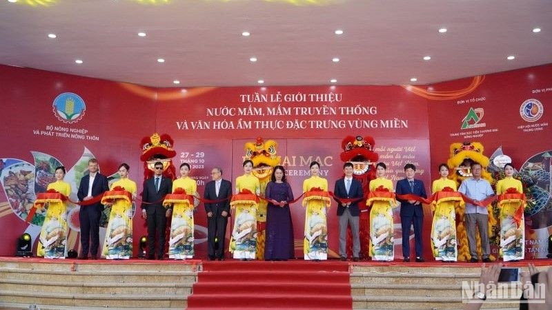 Delegates launch the Food Week. (Photo: NDO)