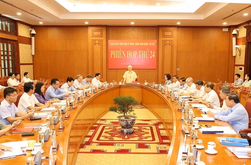 Party chief Nguyen Phu Trong, who is also Head of the Central Steering Committee, presides over the meeting at the Party Central Committee Headquarters in Hanoi. (Photo: Tri Dung/VNA)