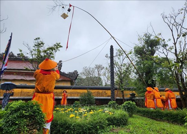 Neu pole lowering ceremony (Photo: VNA)