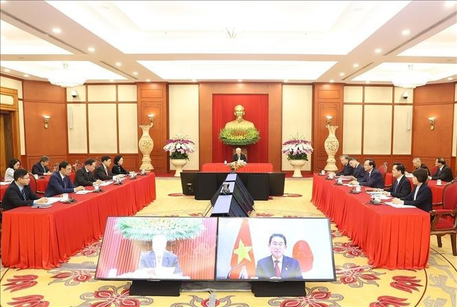 Party General Secretary Nguyen Phu Trong holds online talks with President of the Liberal Democratic Party (LDP) of Japan and Prime Minister Kishida Fumio (Photo: VNA)