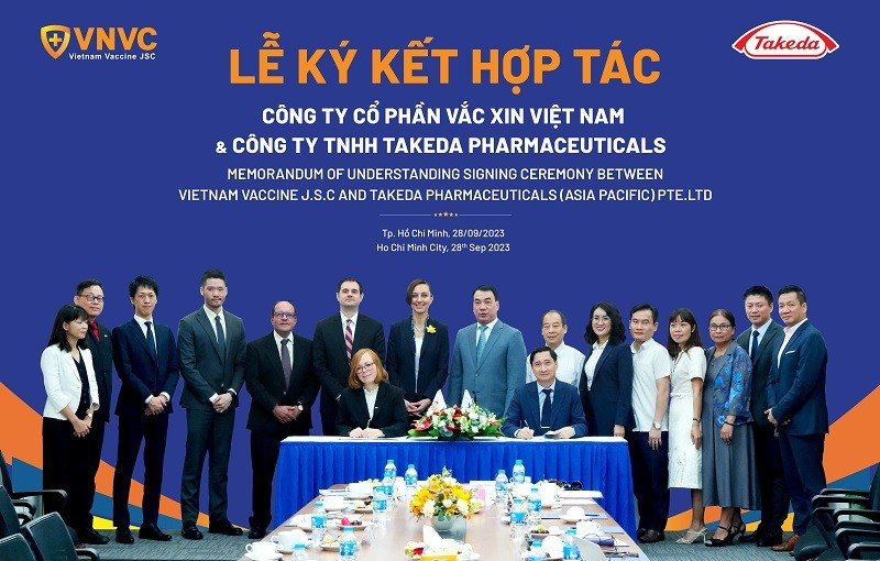 At the signing ceremony between VNVC and Takeda (Photo: NDO)