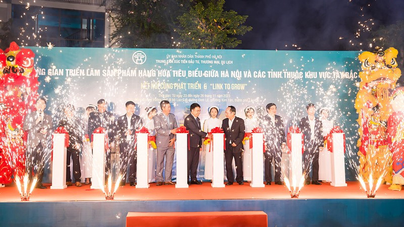 Delegates cut the ribbon to launch the conference.