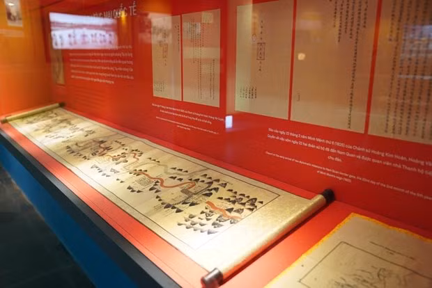 Nguyen Dynasty documents being displayed in Hanoi (Photo: VNA) 