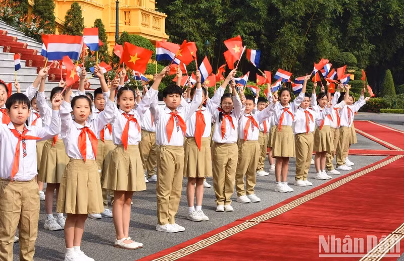[In Pictures] PM Pham Minh Chinh chairs welcome ceremony for Dutch PM Mark Rutte ảnh 3