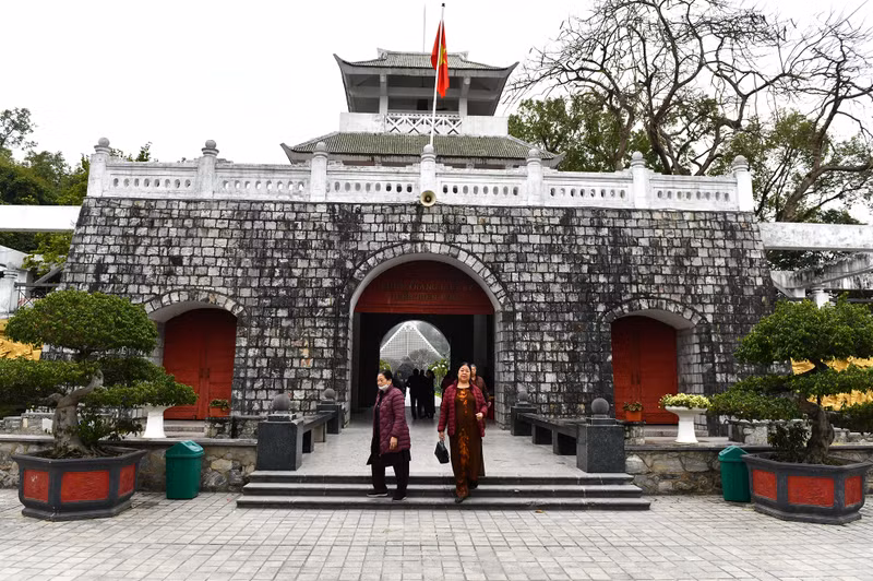 Many people pay tribute to heroic martyrs at the A1 National Martyrs Cemetery.