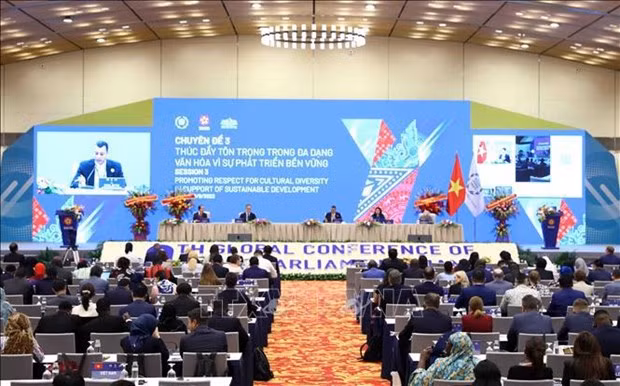 An overview of the third session on promoting respect for cultural diversity in support of sustainable development. (Photo: VNA)