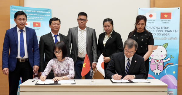 At the signing ceremony (Photo: tuoitre.vn)