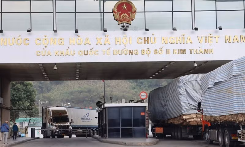 Import and export activities conducted through Kim Thanh II border gate in Lao Cai province.