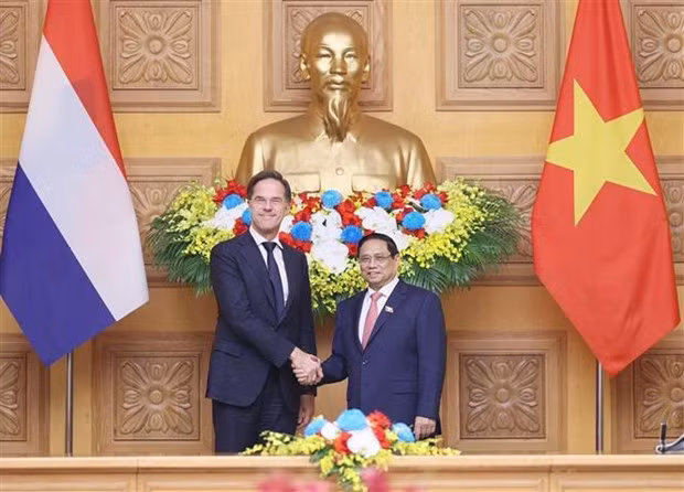 PM Pham Minh Chinh chairs a welcome ceremony for his Dutch counterpart Mark Rutte (Photo: VNA)