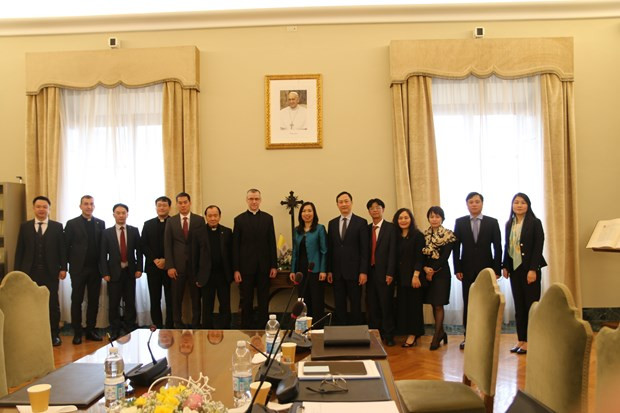 Delegates attend the 10th-round meeting in the Vatican on March 31 (Photo: VNA)