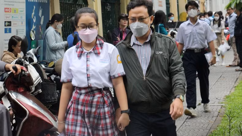Students arrive at the test sites to check their registration information and listen to the exam rules.