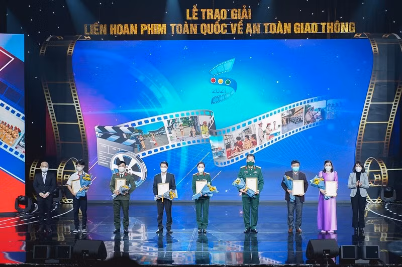 Winners of the National Film Festival on Traffic Safety 2021 honoured. 