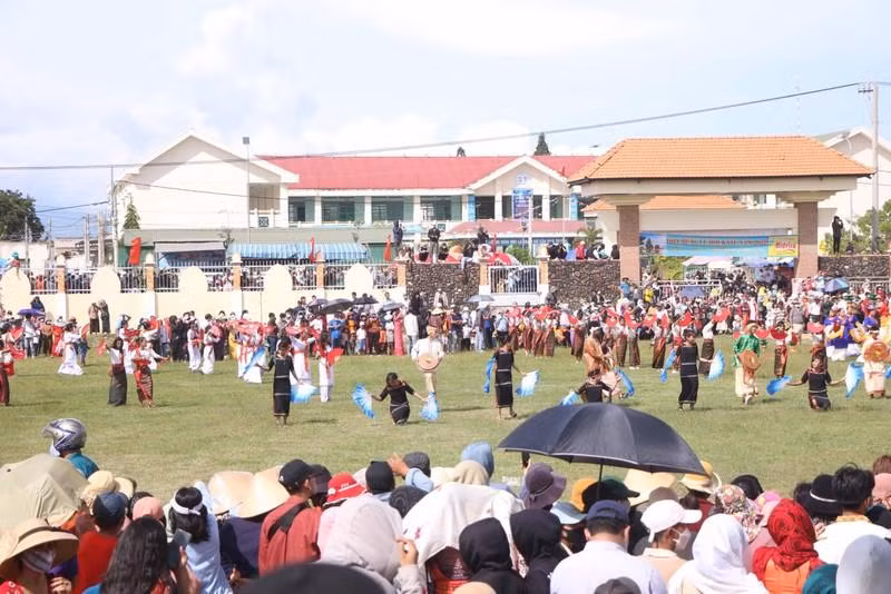 Cultural and sports activities take place at temples, hamlets and villages of Cham people in Ninh Thuan province, during the days of the Kate Festival. Cultural and sports activities take place at temples, hamlets and villages of Cham people in Ninh Thuan province, during the days of the Kate Festival.