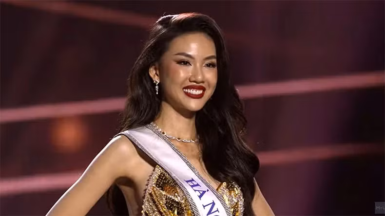 Contestant Bui Quynh Hoa.
