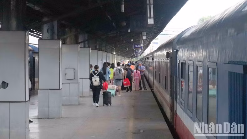 Station staff opened the door to check tickets and identification documents for passengers.