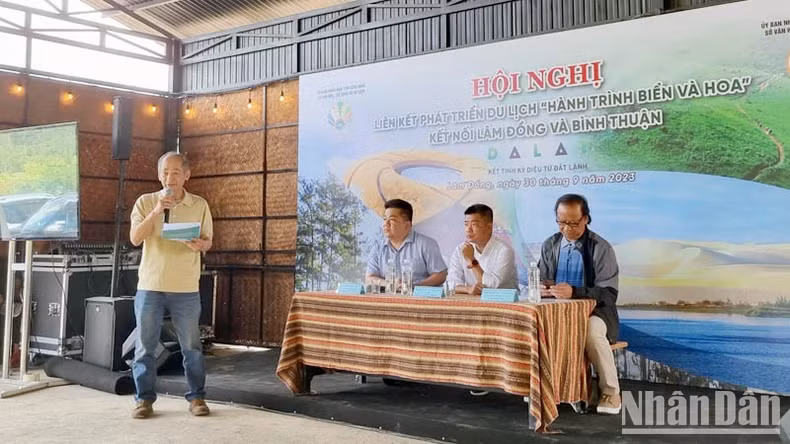 Tourism businesses exchange ideas at the conference.